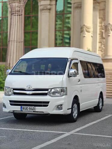 Toyota HiAce-4