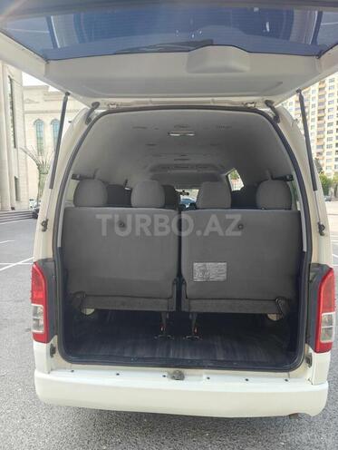 Toyota HiAce-19