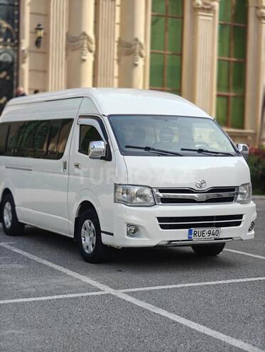 Toyota HiAce-7