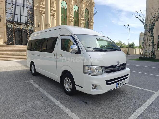 Toyota HiAce-5