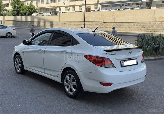 Hyundai Accent-7