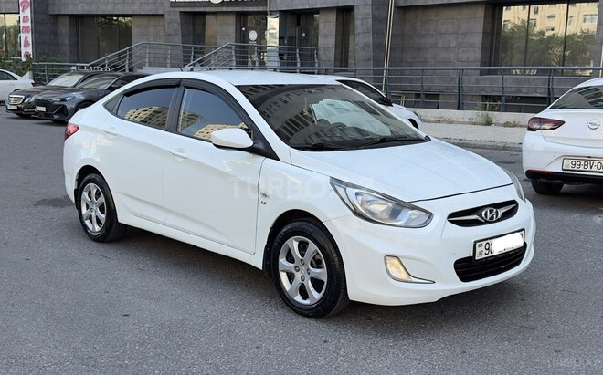 Hyundai Accent-2
