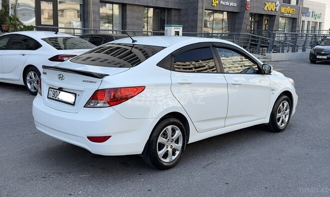 Hyundai Accent-5