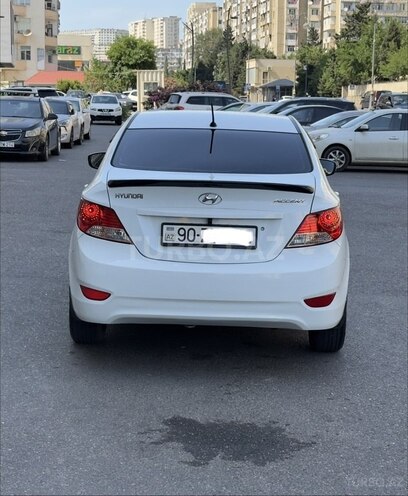 Hyundai Accent-6