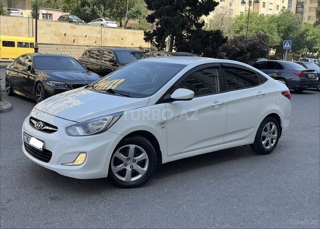 Hyundai Accent-4