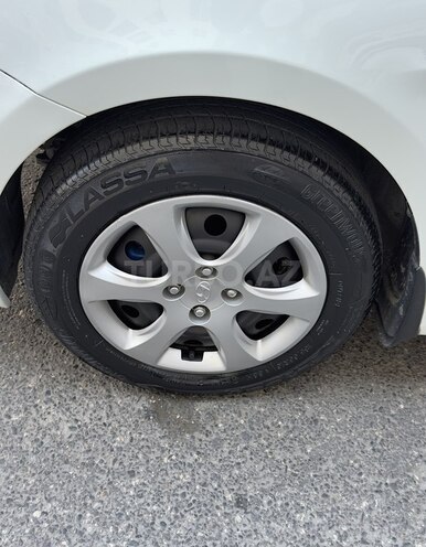 Hyundai Accent-12