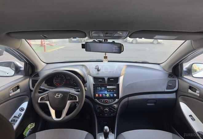 Hyundai Accent-9