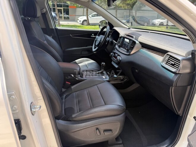 Kia Sorento-13