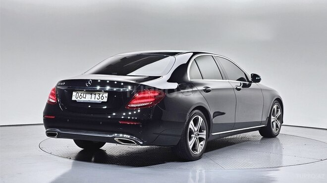 Mercedes E 300-2