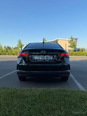 Hyundai Accent-4