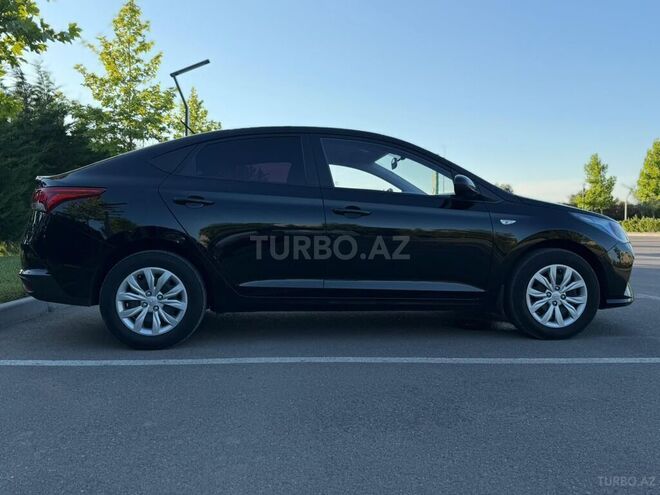 Hyundai Accent-7