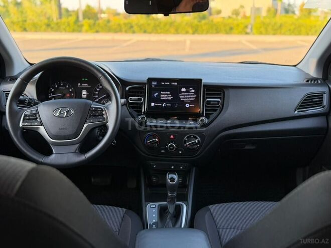 Hyundai Accent-13