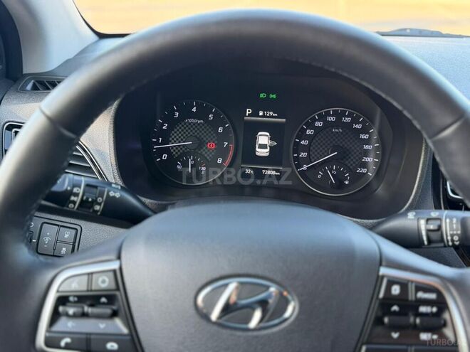Hyundai Accent-12
