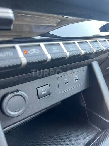 Mitsubishi L200-10