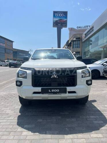 Mitsubishi L200-1