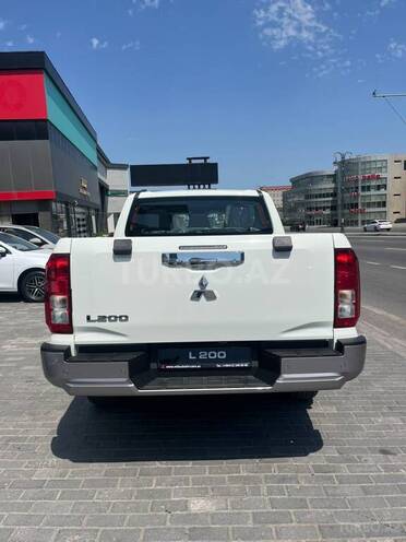 Mitsubishi L200-4