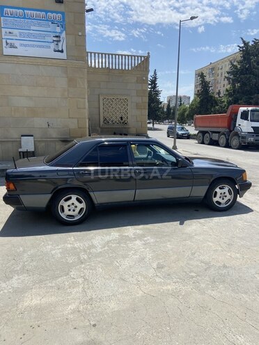 Mercedes 190-4