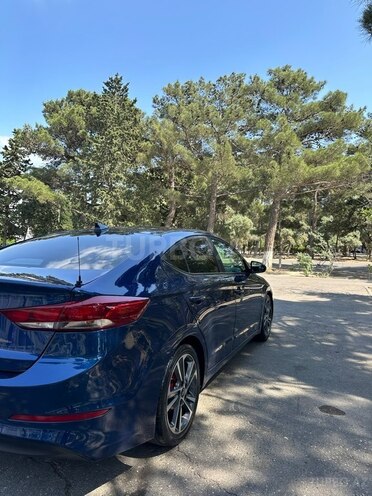 Hyundai Elantra-8