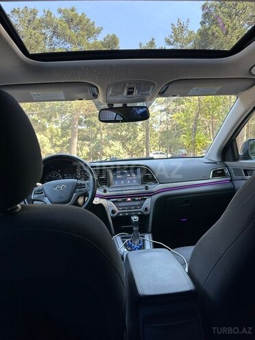 Hyundai Elantra-11