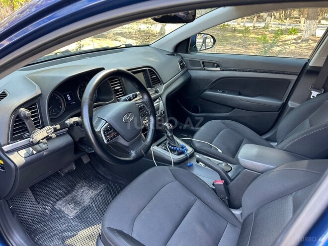 Hyundai Elantra-9