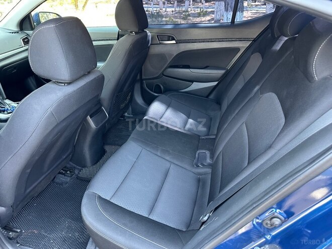 Hyundai Elantra-10