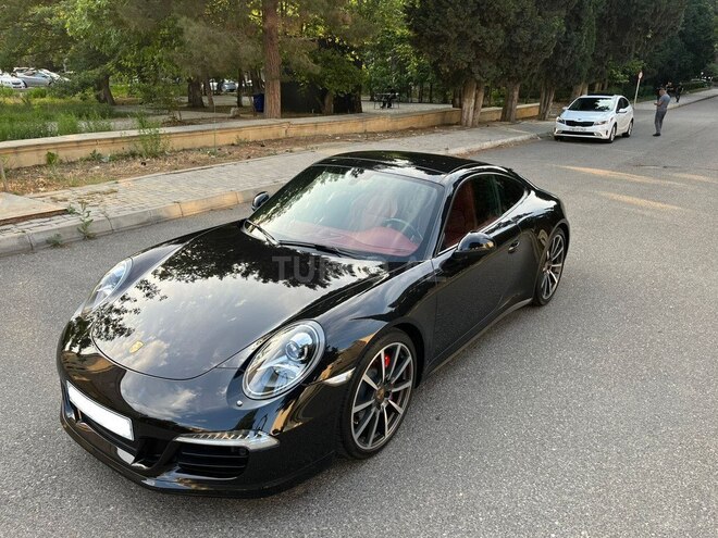 Porsche 911 Carrera 4S-1