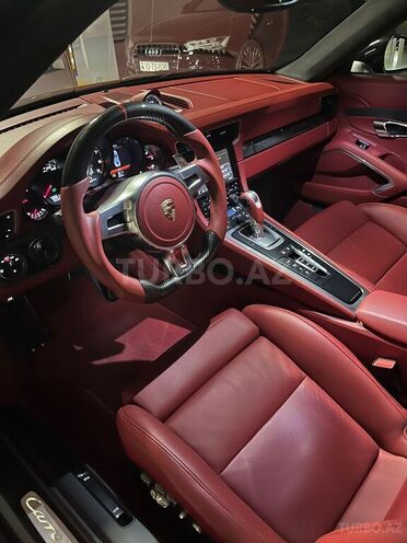 Porsche 911 Carrera 4S-3