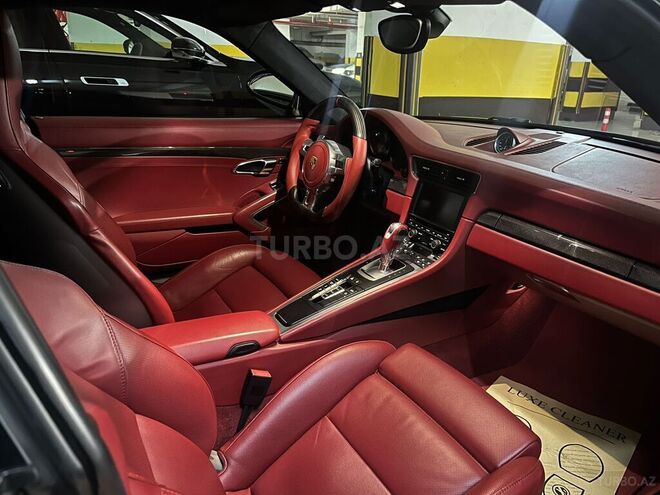 Porsche 911 Carrera 4S-4