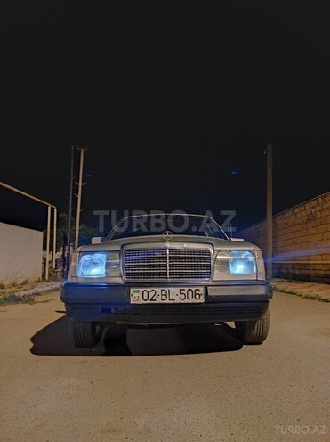 Mercedes 250 D-1