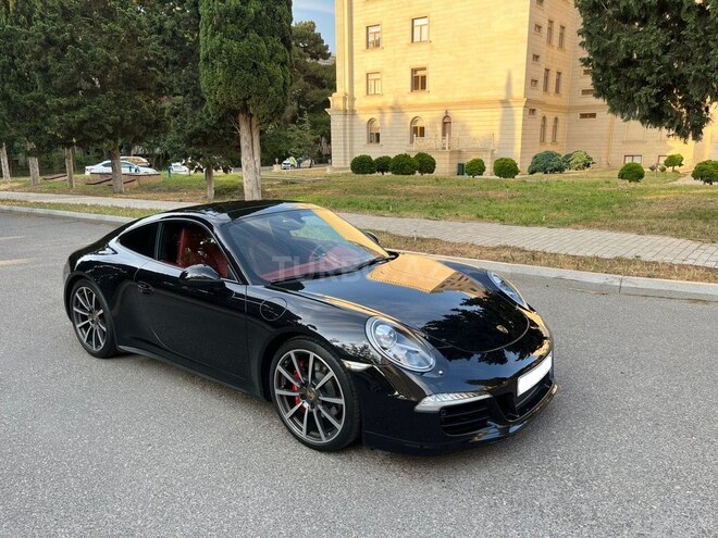 Porsche 911 Carrera 4S-6