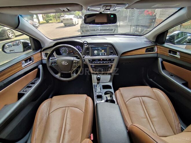 Hyundai Sonata-12