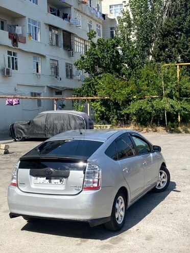 Toyota Prius-4