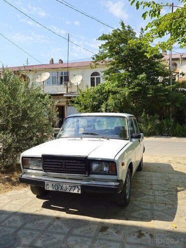 LADA (VAZ) 2107-2
