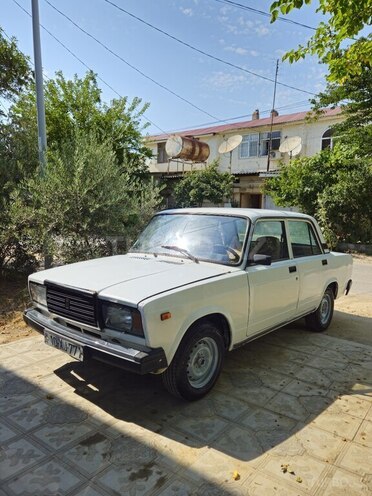 LADA (VAZ) 2107-1