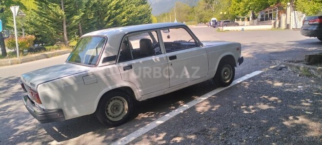 LADA (VAZ) 2107-2