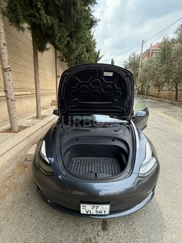 Tesla Model 3-10