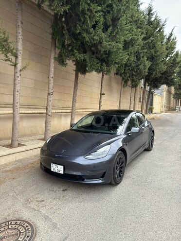 Tesla Model 3-3