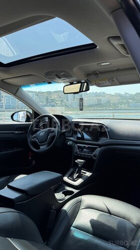 Hyundai Elantra-14
