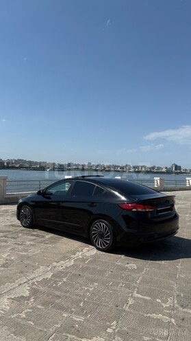 Hyundai Elantra-6