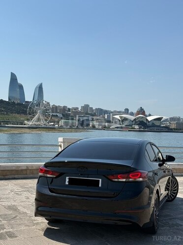 Hyundai Elantra-4