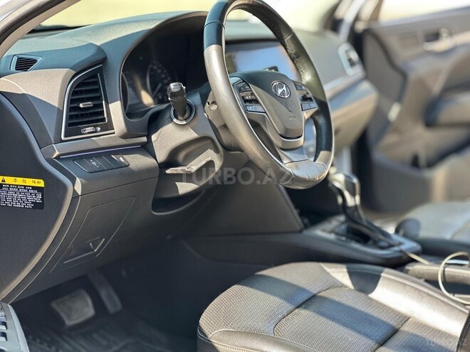 Hyundai Avante-12