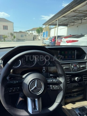 Mercedes E 250-11