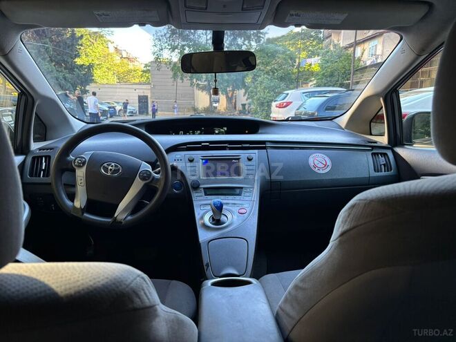 Toyota Prius-7