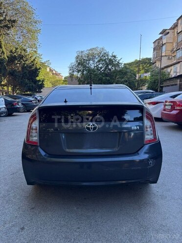 Toyota Prius-5