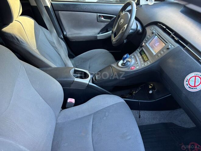 Toyota Prius-4