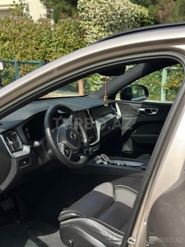 Volvo XC60-8