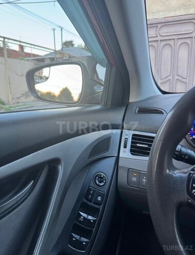 Hyundai Elantra-10