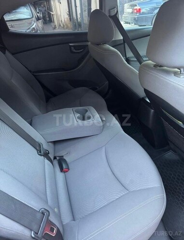 Hyundai Elantra-6
