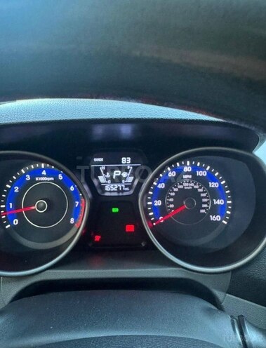 Hyundai Elantra-11
