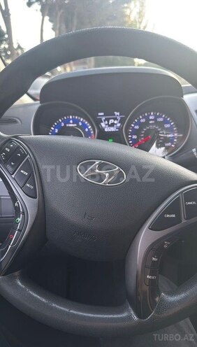 Hyundai Elantra-9